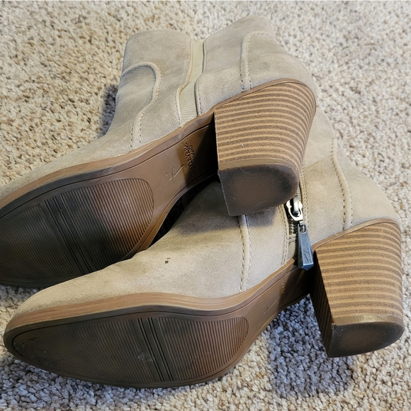 Vera Wang Taupe Ankle Boots Size 8 Simply Vera - Picture 7 of 7